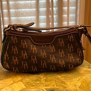 DOONEY & BOURKE black handbag.